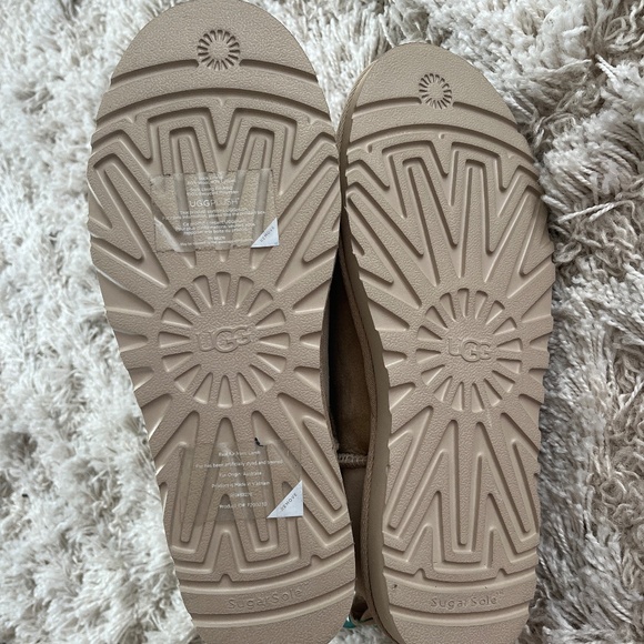 UGG Women’s Classic Ultra Mini Boots ‘Sand’ - Picture 6 of 6